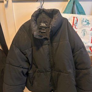 Zara size large black short puffer jacket in black